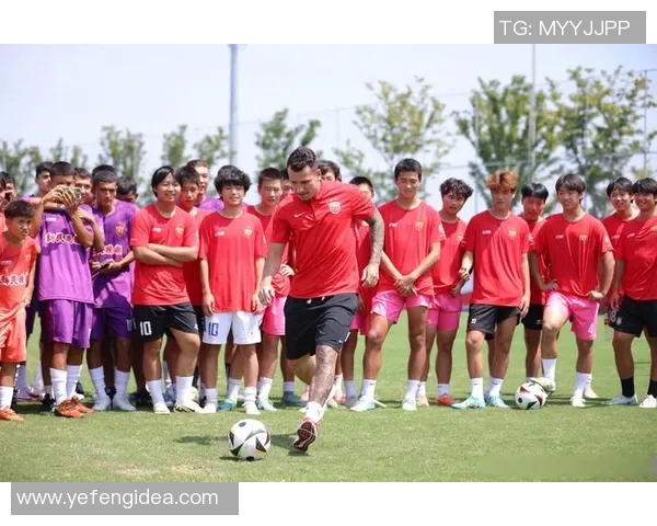 拥有足球天赋的球星们与儿子们的亲子关系及成长轨迹揭秘 拥有足球天赋的球星们与儿子们的亲子关系及成长轨迹揭秘